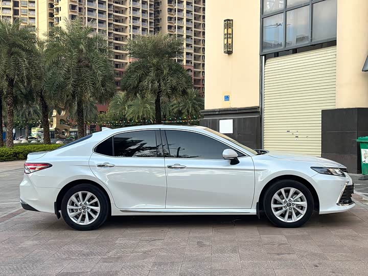 Фото 5 - Toyota Camry