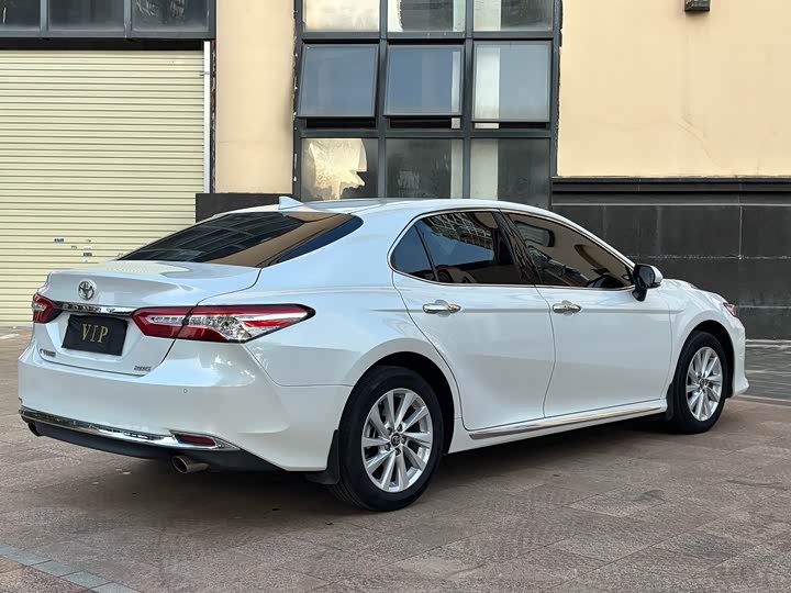 Фото 6 - Toyota Camry