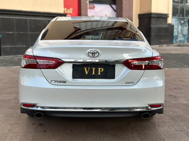 Фото 8 - Toyota Camry