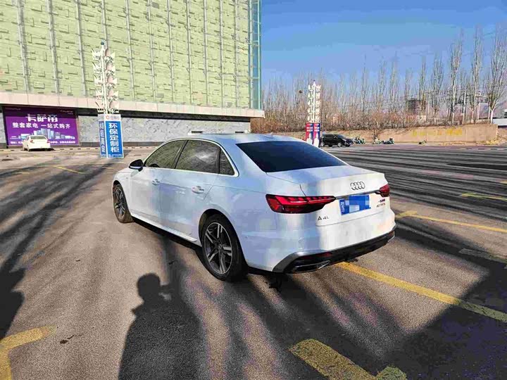 Фото 10 - Audi A4L