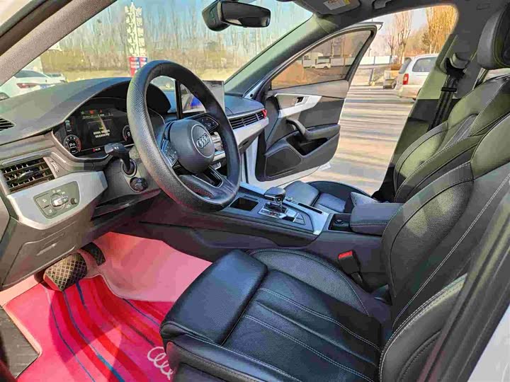 Фото 2 - Audi A4L