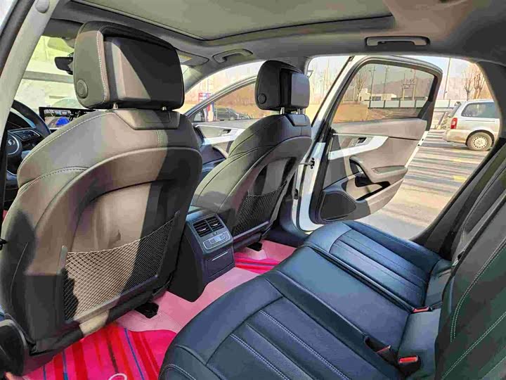 Фото 4 - Audi A4L