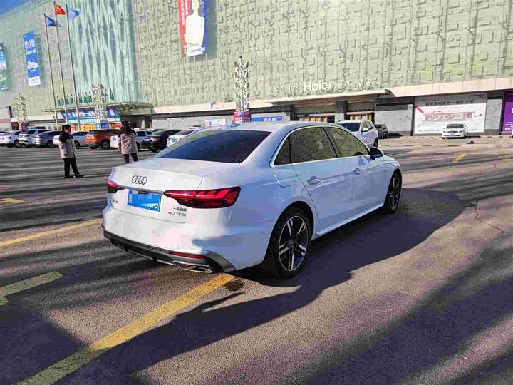 Фото 5 - Audi A4L