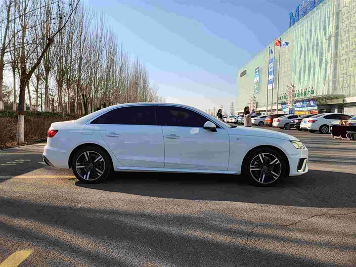 Фото 8 - Audi A4L