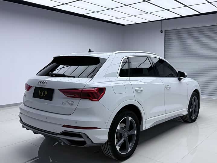 Фото 4 - Audi Q3