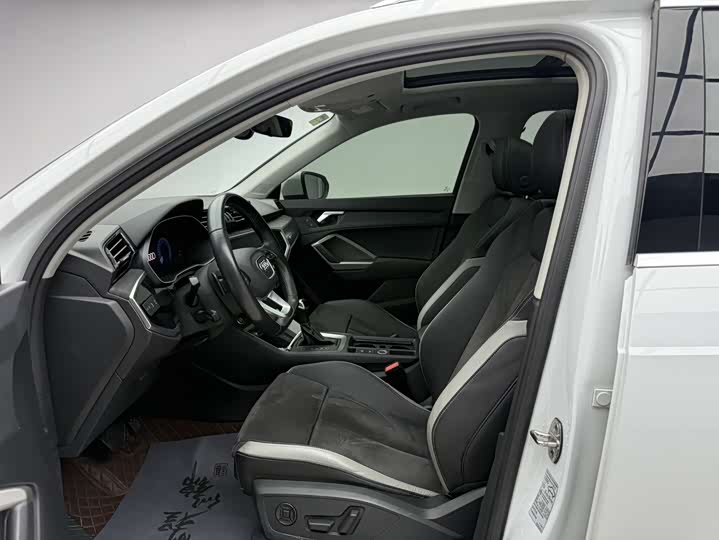 Фото 6 - Audi Q3