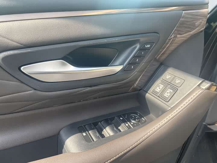 Фото 7 - Toyota Alphard