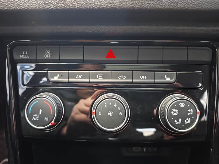 Фото 11 - Volkswagen T-Roc