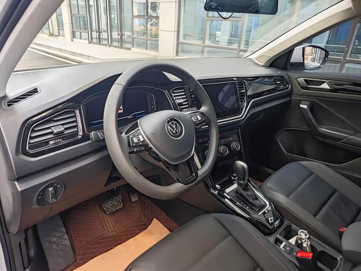 Фото 12 - Volkswagen T-Roc