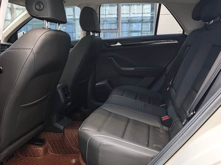 Фото 16 - Volkswagen T-Roc