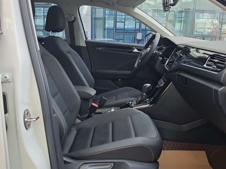 Фото 7 - Volkswagen T-Roc