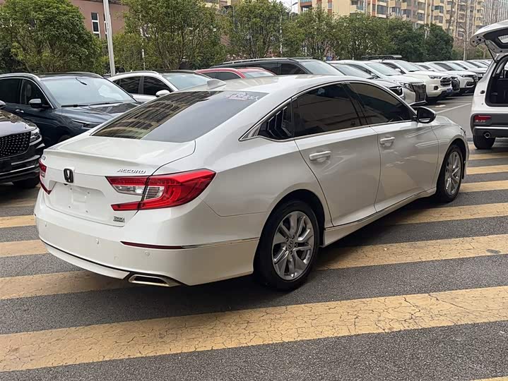 Фото 5 - Honda Accord