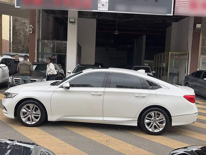 Фото 7 - Honda Accord