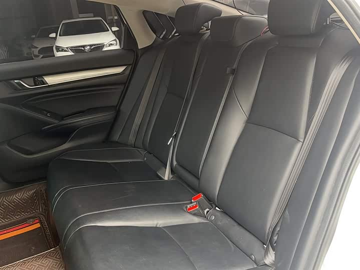 Фото 8 - Honda Accord