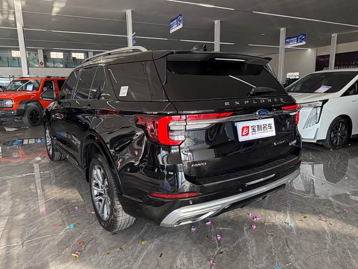 Фото 4 - Ford Explorer