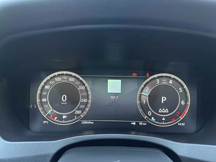 Фото 10 - Jaguar XE L