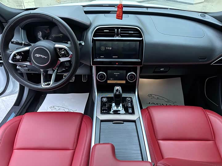 Фото 14 - Jaguar XE L