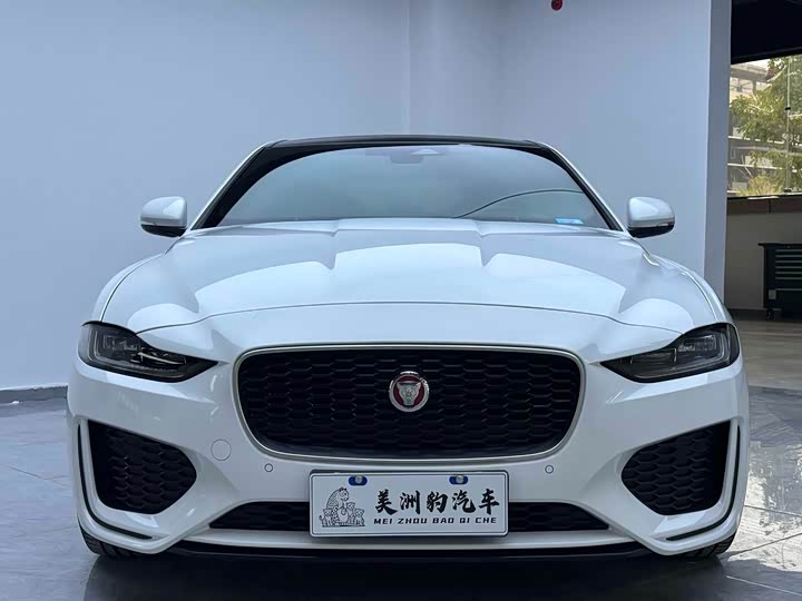 Фото 7 - Jaguar XE L