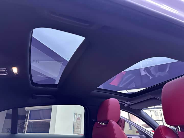 Фото 9 - Jaguar XE L