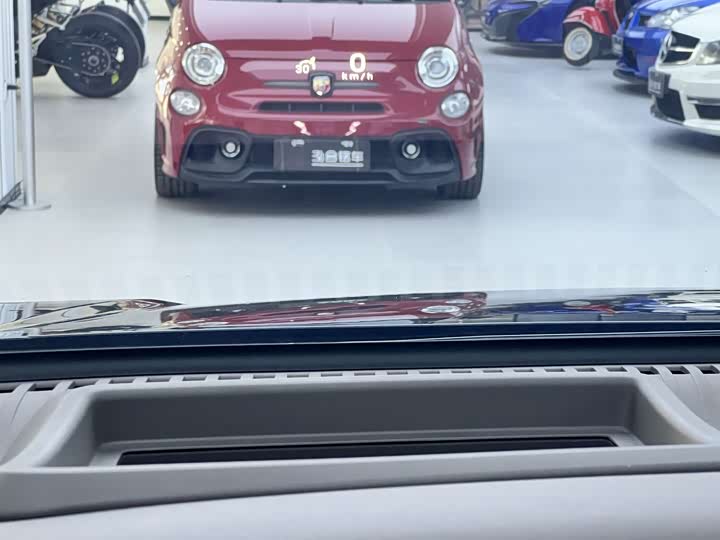 Фото 20 - Denza D9