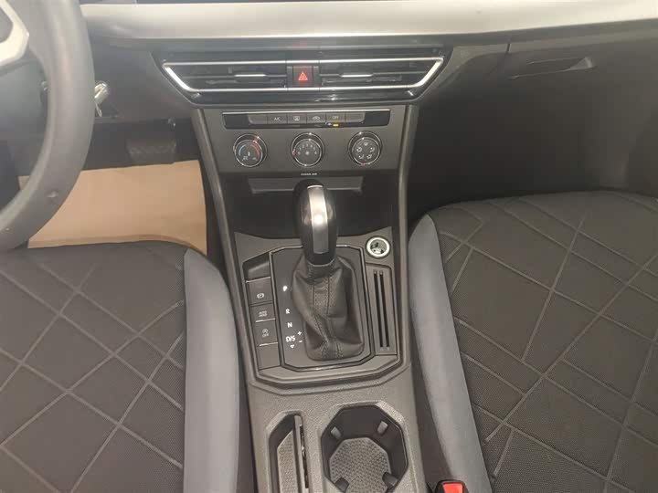 Фото 14 - Volkswagen Lavida