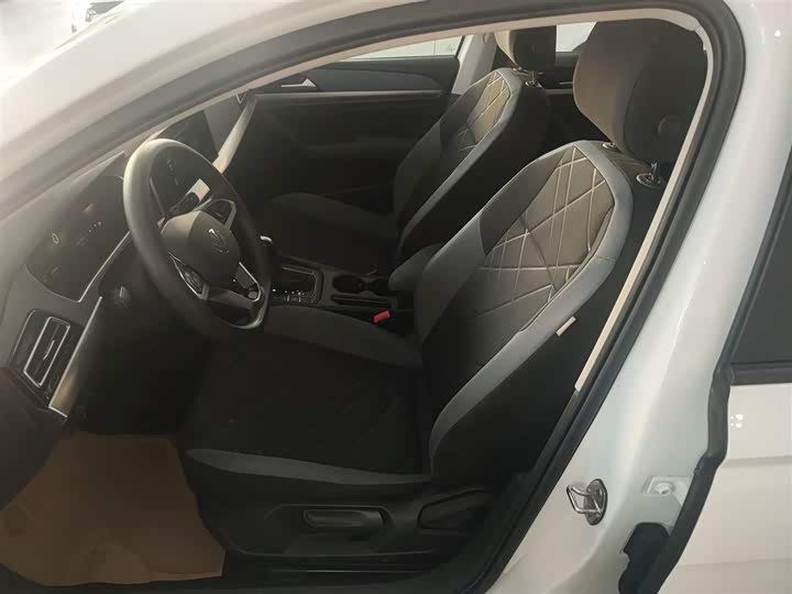 Фото 15 - Volkswagen Lavida