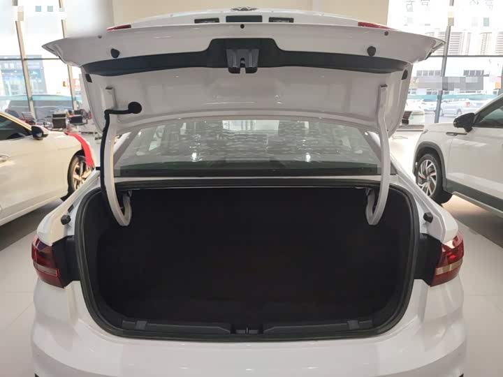 Фото 19 - Volkswagen Lavida