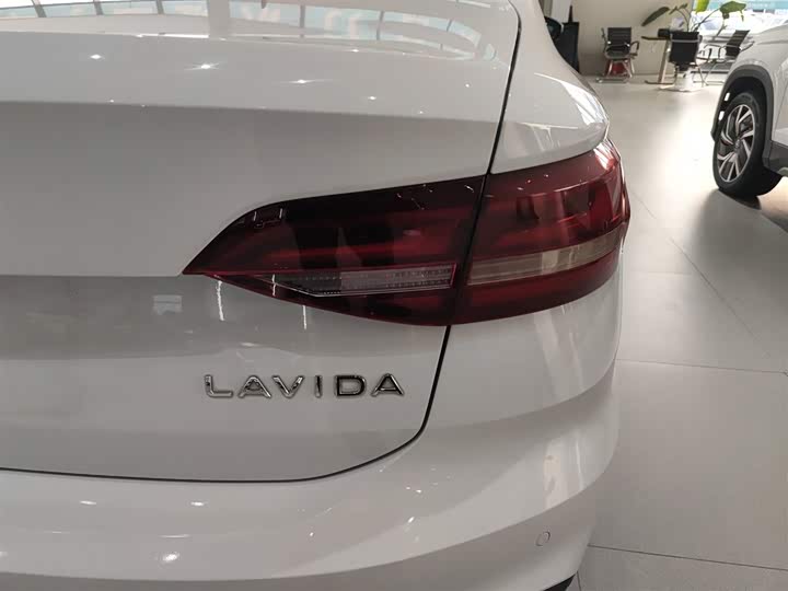 Фото 8 - Volkswagen Lavida