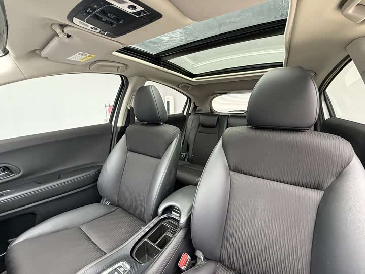 Фото 16 - Honda Vezel