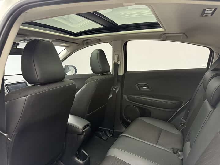 Фото 8 - Honda Vezel