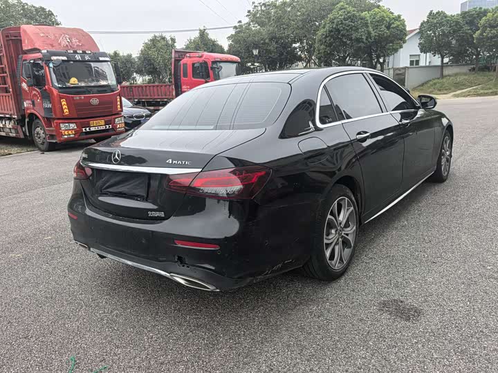 Фото 5 - Mercedes-Benz E-Class