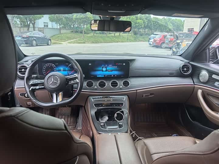 Фото 9 - Mercedes-Benz E-Class
