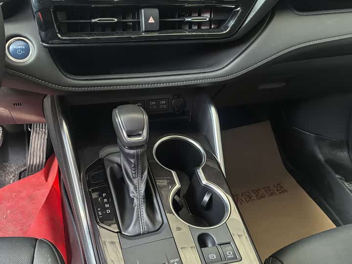 Фото 13 - Toyota Crown Kluger