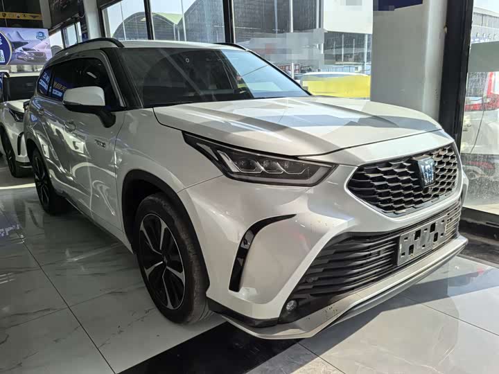 Фото 3 - Toyota Crown Kluger