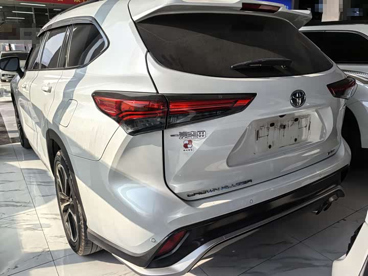 Фото 4 - Toyota Crown Kluger