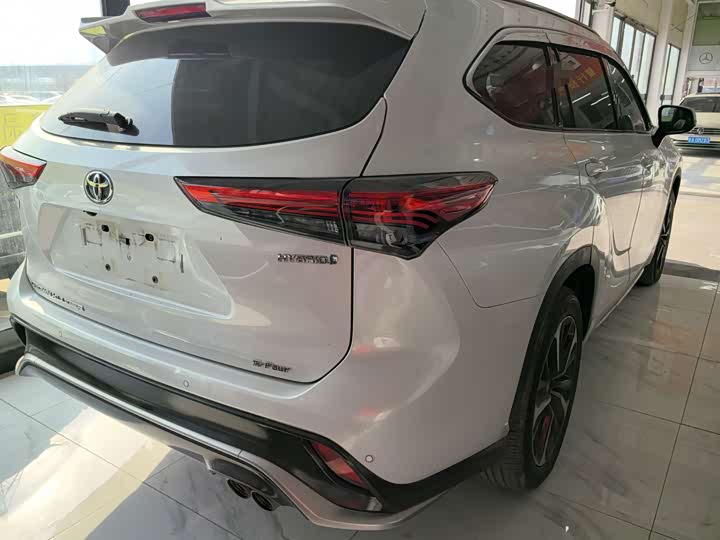 Фото 6 - Toyota Crown Kluger