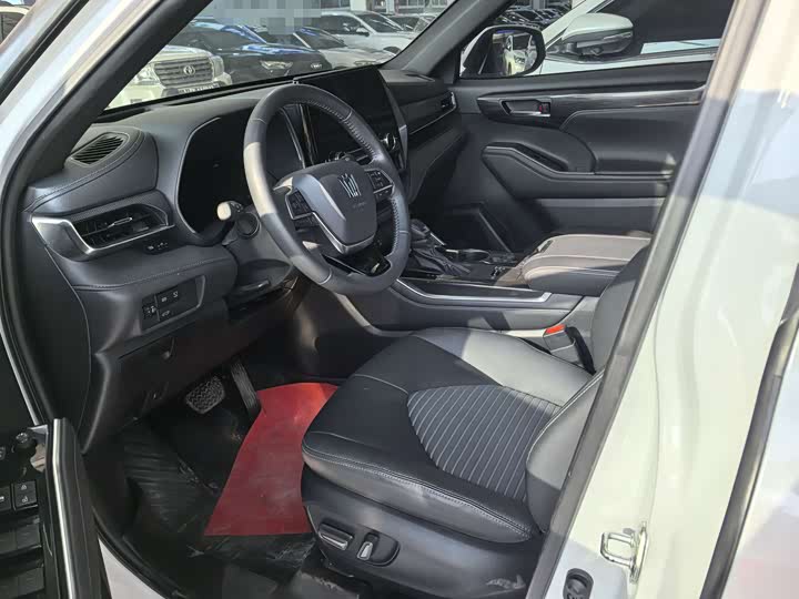 Фото 7 - Toyota Crown Kluger