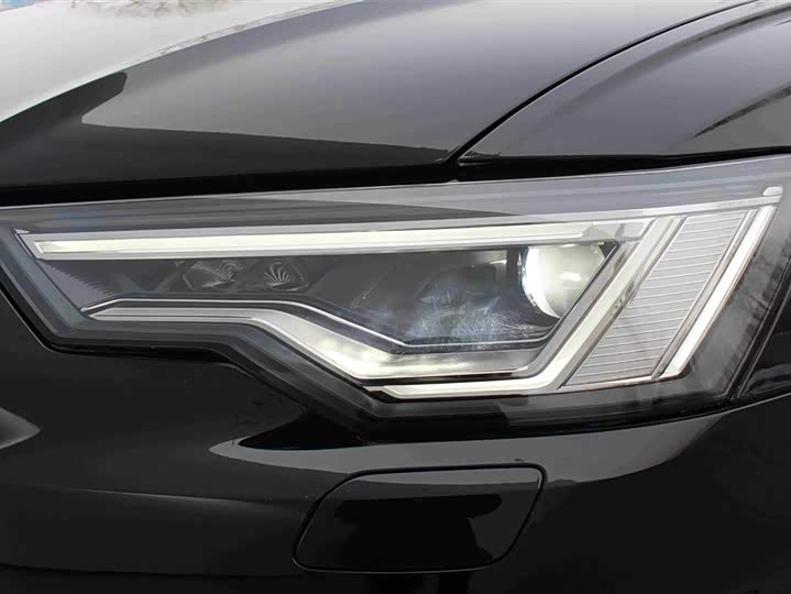 Фото 10 - Audi A6L