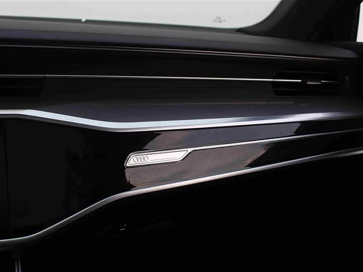 Фото 13 - Audi A6L