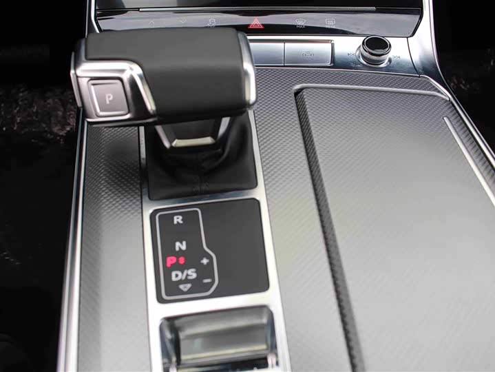 Фото 14 - Audi A6L