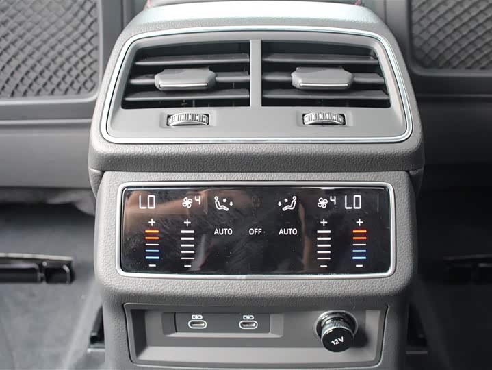 Фото 17 - Audi A6L