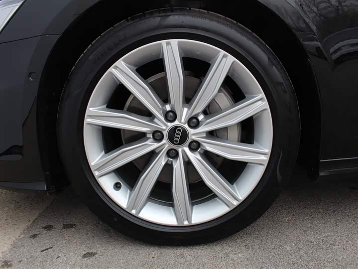 Фото 8 - Audi A6L