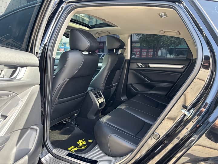 Фото 10 - Honda Accord