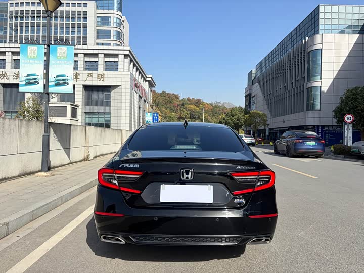 Фото 6 - Honda Accord