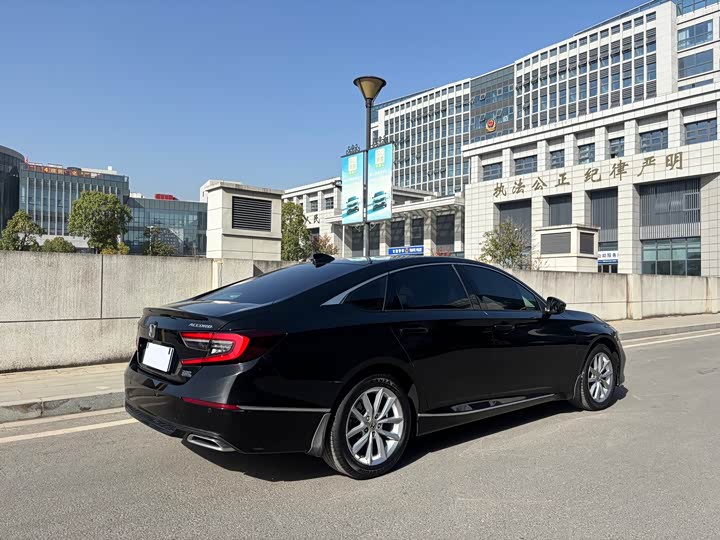 Фото 7 - Honda Accord