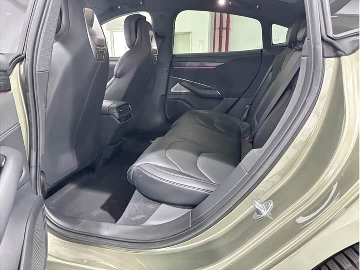 Фото 13 - Xiaomi SU7