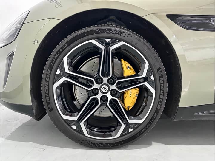 Фото 14 - Xiaomi SU7