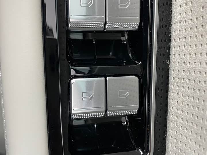 Фото 10 - Zeekr 009