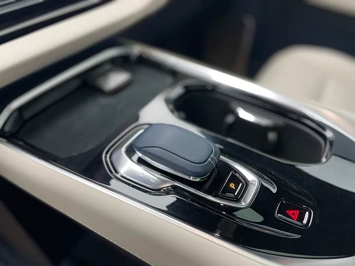 Фото 12 - Zeekr 009