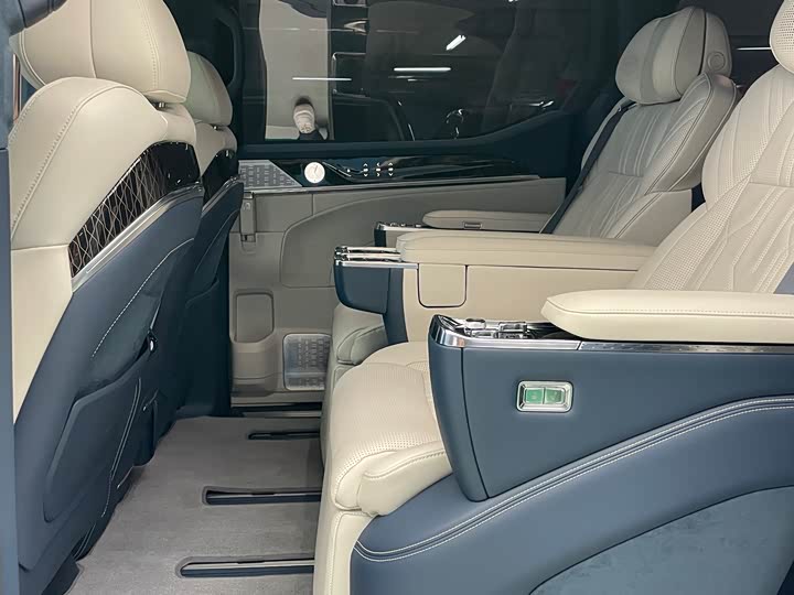 Фото 17 - Zeekr 009